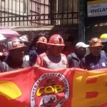 La marcha de la COB llega al centro de La Paz para exigir la anulación del DS 5503 e instala vigilia a la espera del diálogo
